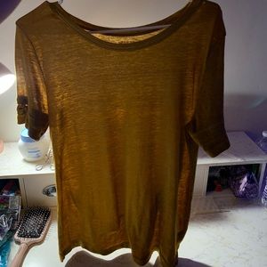 Yellow tee shirt